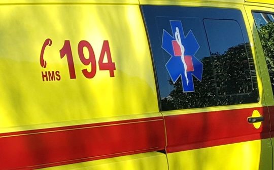 Zid derutne kuće srušio se na dvogodišnje dijete koje se igralo, preminulo je na mjestu