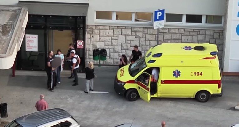 Pacijent razbio vrata Hitnog prijema u KBC-u Split
