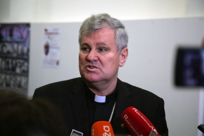 (VIDEO) Biskup Košić pojasnio privremene mjere ponašanja u crkvama zbog koronavirusa