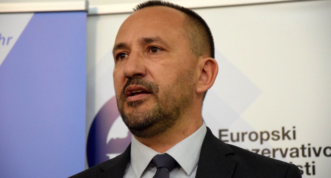 ZEKANOVIĆ: Dvostruki standardi vuku u totalitarizam, nasilje ljevice se opravdava a konzervativna misao cenzurira