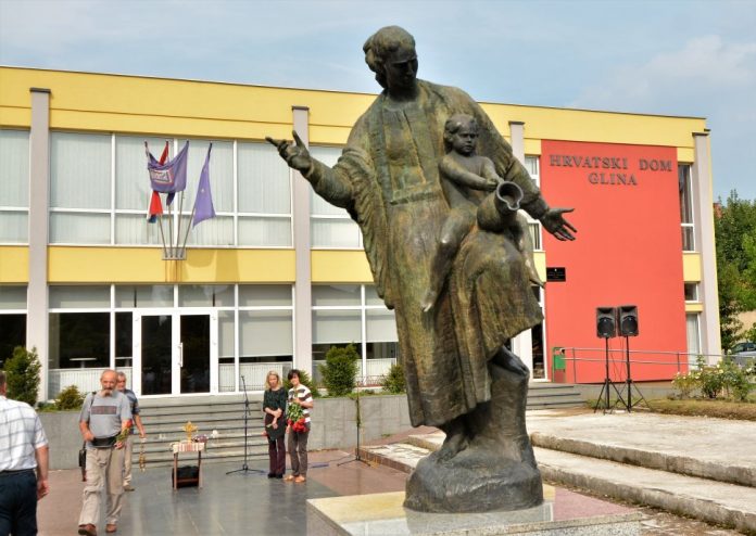 Antifašistička liga, Documenta, SPC i SNV zajedno održali skup u Glini za srpske žrtve: Evo što poručuju!