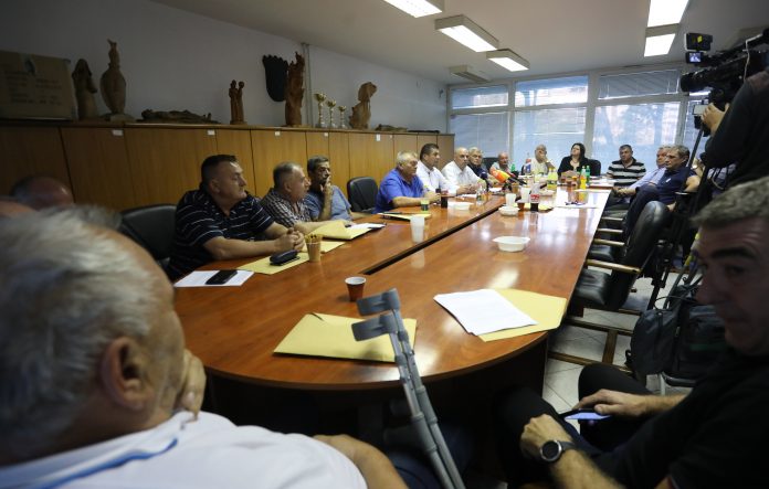 HVIDRA: SDSS je stranka koja djeluje protuustavno, HNS: Kritizirati Pupovca je napad na manjine