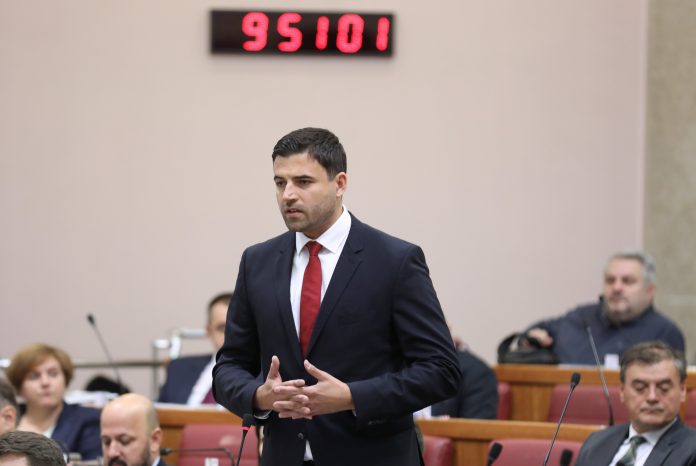 KRIZA VLADAJUĆIH: BERNARDIĆ zatražio nove izbore, BULJ: “Neprirodna koalicija HDZ-a i SDSS-a tjera ljude u Irsku”