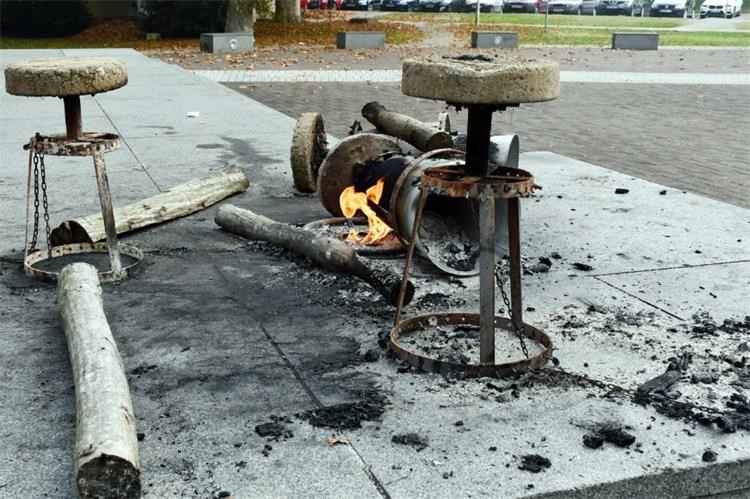 Ministarstvo hrvatskih branitelja najoštrije osuđuje vandalski čin devastiranja spomenika poginulim hrvatskim braniteljima u Sisku