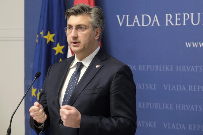 PLENKOVIĆ O PRIJETNJAMA: Šeks se šalio, on je veliki šaljivđija. O JELENIĆU: “Smijenit ću ga” O MILANOVIĆU: Nema iskrica