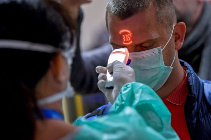 Temperatura veća od 37,2? Nema više unutra! Vraćat će ljude kući – s posebnom uputom…