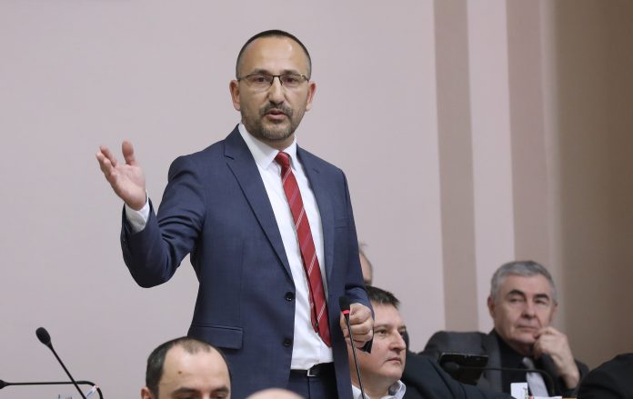 ZEKANOVIĆ: “Skandalozno je da nemaju svi pravo glasa! To bi se riješilo elektronskim glasovanjem, ali to ne žele jer bi izgubili izbore!”