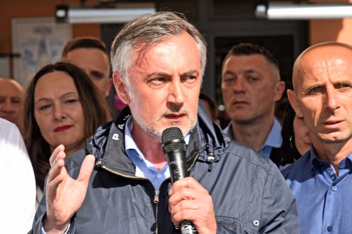 Škoro: ‘Mogu mahati kojim god hoće prstima, ali kad mi dođemo na vlast, dobit će po njima’
