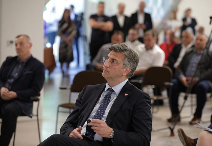 PLENKOVIĆ NE ŽELI “DESNE EKSTREMISTE”, NOVA VLADA ĆE KAO PRIORITET IMATI ZAŠTITU MANJINSKIH PRAVA