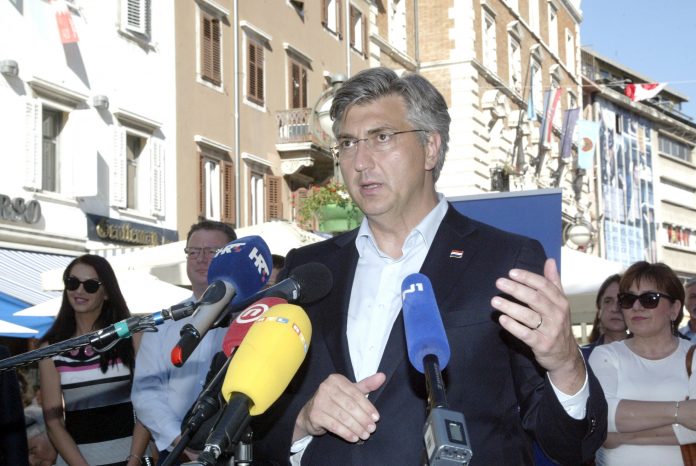 PLENKOVIĆ na jugu o konkurenciji: “RUŽA TOMAŠIĆ JE ZEZALICA, S MOSTOM JE NEMOGUĆE SURAĐIVATI, ŠKORO RADI ZA SDP”