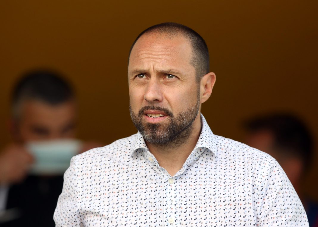 Hrvatski trener: “Darijo Srna i Ognjen Vukojević su blokirani u Ukrajini, bombe padaju oko nas”