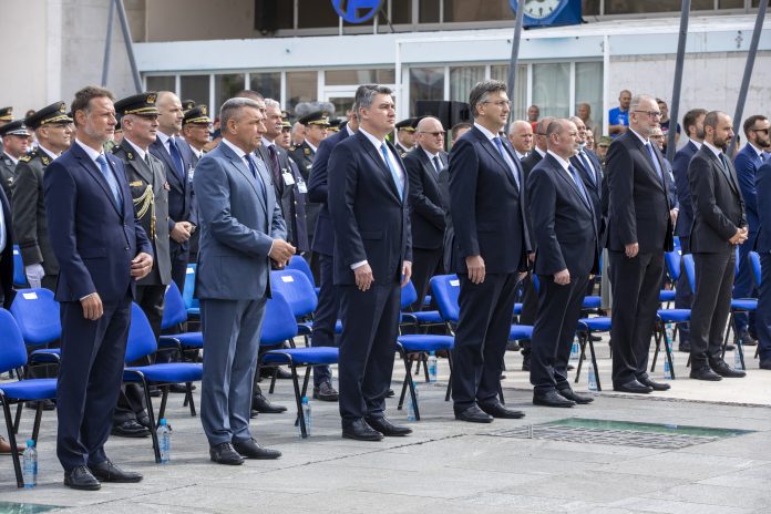 POLICIJA ISTRAŽUJE SNIMKE IZ KNINA, POTVRDILI: “TKO JE VIKAO ZDS BIT ĆE PROSESUIRAN!”