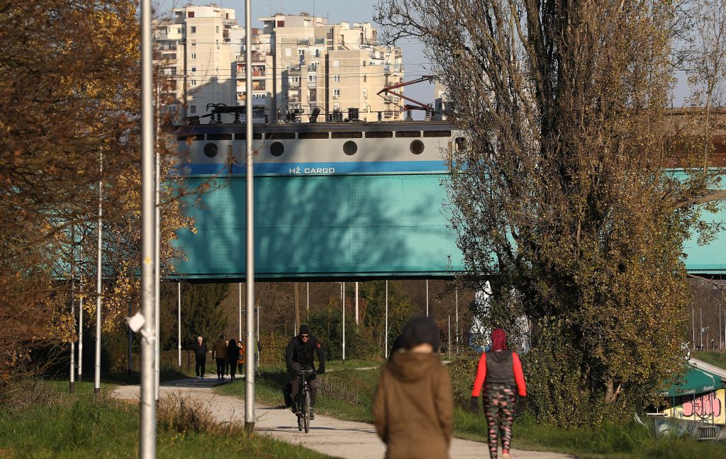 Većinom suho i djelomice sunčano, ali na kopnu svježe