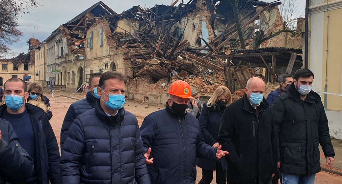 Branka iz Petrinje: “PLJAČKA SE PO KUĆAMA, OTIMAJU SE KAMP KUĆICE, OVAKO NIJE BILO NI 91.”