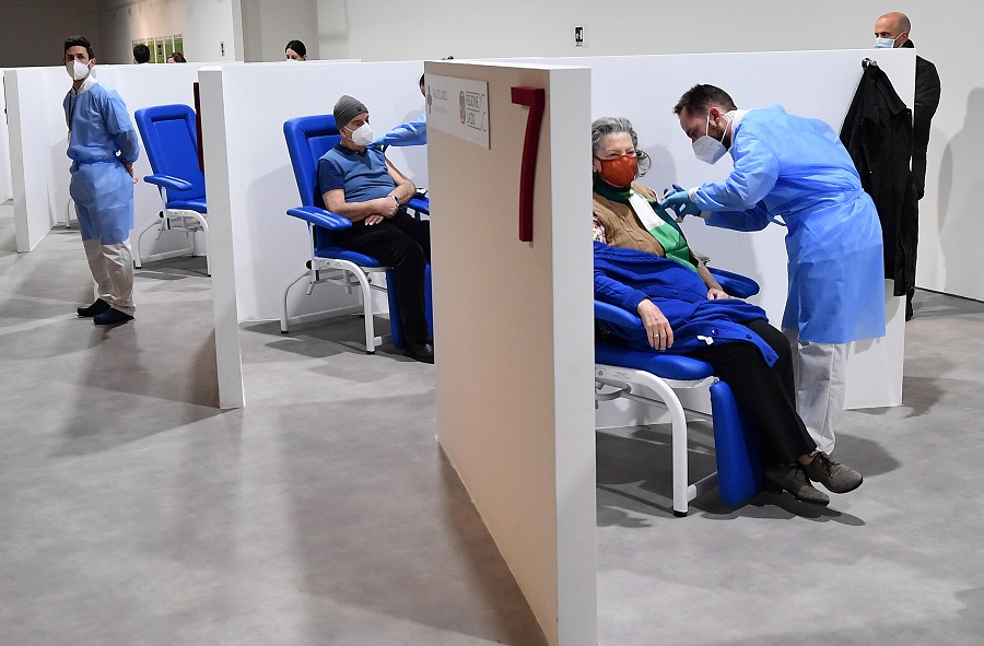 PRVE STUDIJE: ASTRA ZENECA I SINOVAC NIMALO NE SPRJEČAVAJU ZARAZU OMICRONOM, PFIZER MINIMALNO