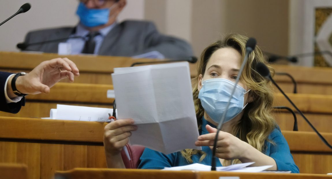 “Ukinimo covid potvrde, protuepidemiološku, diskriminirajuću i neučinkovitu mjeru koju su ionako ne možemo priuštiti”: Oporba protiv potvrda