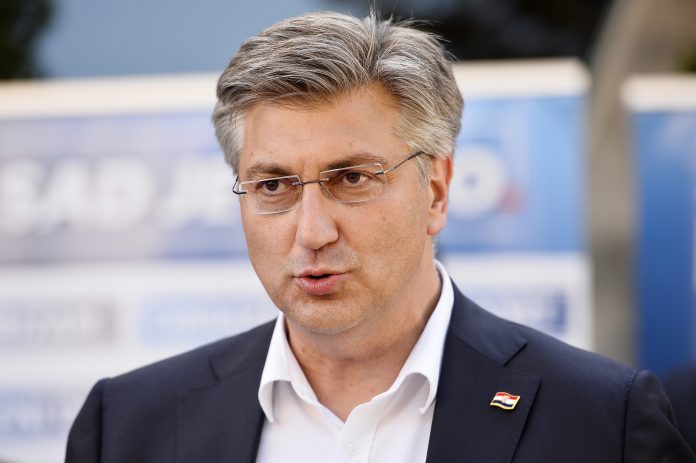 Plenković demantirao obvezni vojni rok te napao Škoru i Milanovića