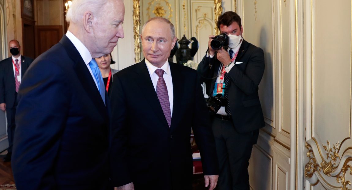 VLADIMIR PUTIN: "Rusija će biti prisiljena djelovati ako NATO predvođen SAD-om postavi projektile u Ukrajinu koji bi mogli pogoditi Moskvu"