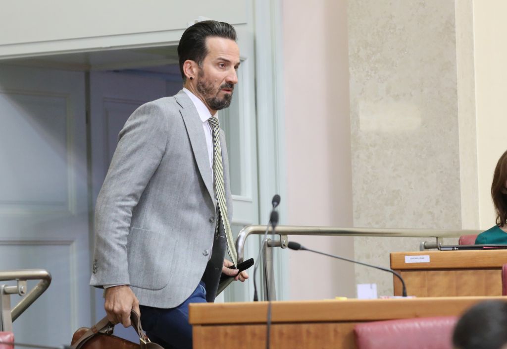 Miletić: studentice koje skupljaju potpise za ukidanje COVID potvrda su napadnute, otete liste s potpisima