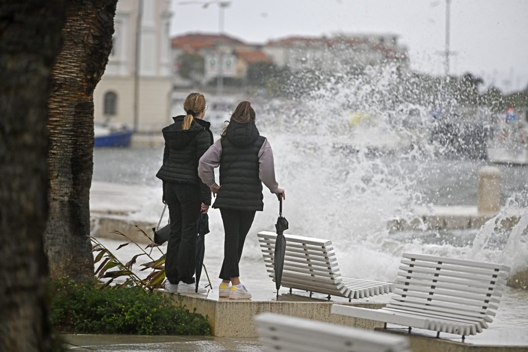 Danas na sjevernom dijelu pretežito sunčano, no na Jadranu kiša i olujna bura