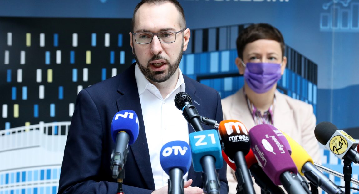 A KRITIZIRALI SU SPOROST OBNOVE: TOMAŠEVIĆU DRŽAVA NUDI 1,2 MILIJARDI ZA ŠKOLE, ugovoreno jedva 39 milijuna!