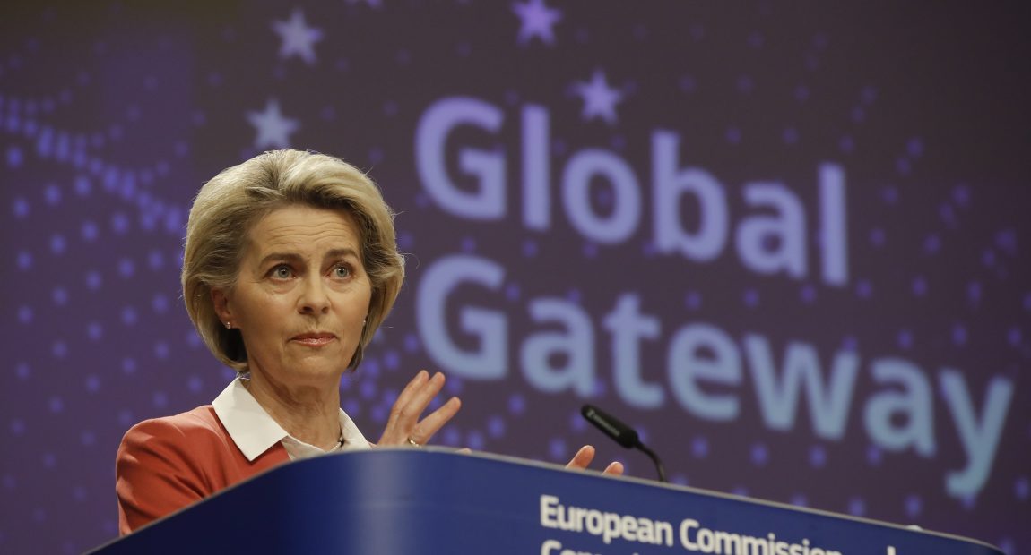 VON DER LEYEN: “PRIMIT ĆEMO UKRAJINU U EU, ONI SU JEDNI OD NAS…”