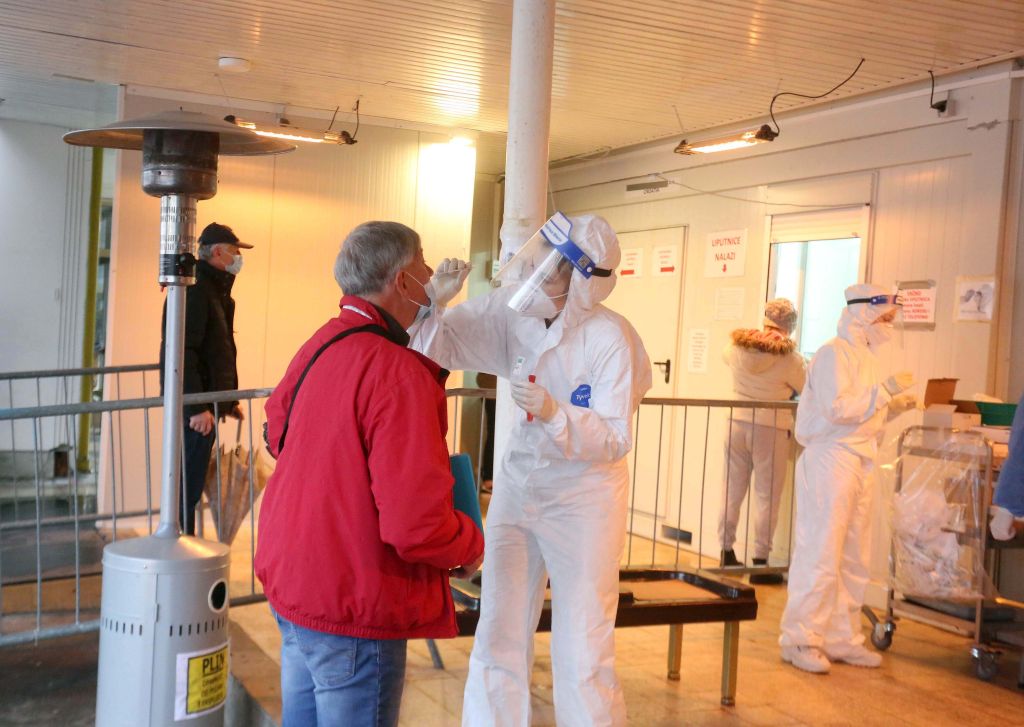 U Hrvatskoj novi rekordni broj novozaraženih, više od 18,5 tisuća, preminule 64 osobe