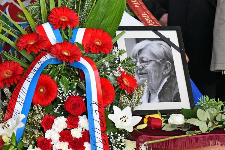 Vesna Bosanac ispraćena na posljednje počivalište