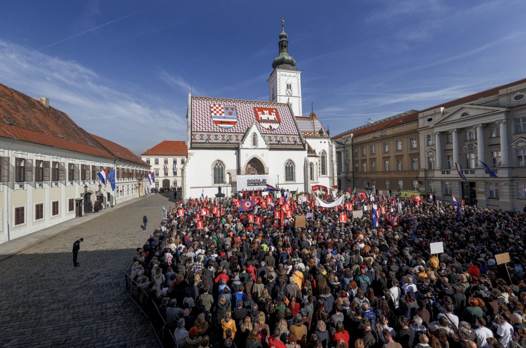 Prosvjed ljevičara: Mediji oduševljeni ispunjenošću Markovog trga, a o Hodu za život su manipulirali brojkama