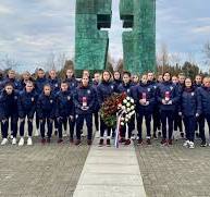 Hrvatska ženska reprezentacija odala počast žrtvama Domovinskog rata u Vukovaru uoči važne utakmice!