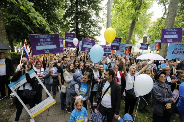 (FOTO) Hod za život: Više stotina ljudi slavilo život u Sisku na prvom Hodu
