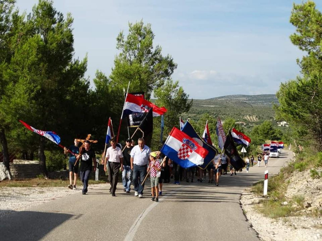 Koracima nade u istinu": molitvena hodnja u spomen na 30 žrtava Domovinskog rata župe sv. Mihovil i 30. obljetnicu progonstva Hrvata