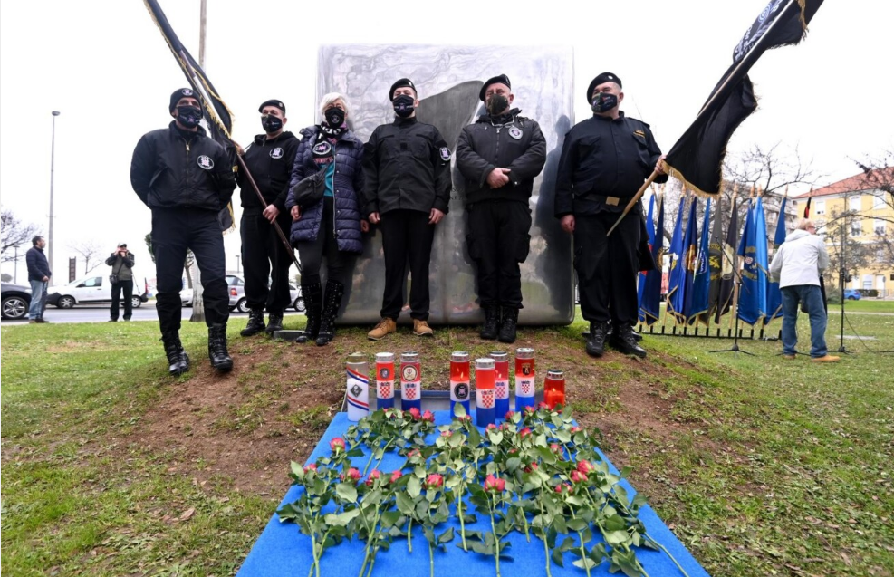 PORUKA IZ VRHA HOS-a: Grb HOS-a zabraniti se ne može. A što se tiče pozdrava ZDS, svejedno nam je!