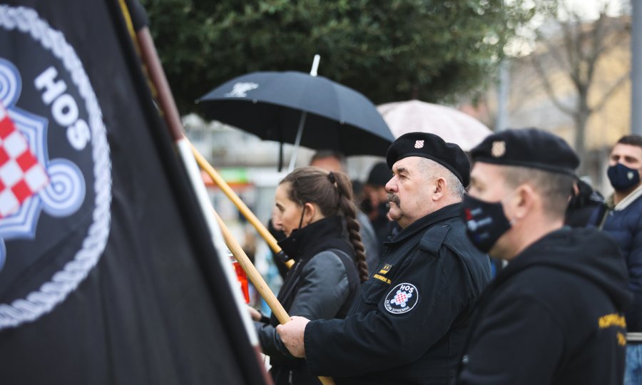 Oglasili se HOS-ovci i poručili Milanoviću: Ratnu zastavu ni četnici nam nisu uzeli, a nećete ni vi