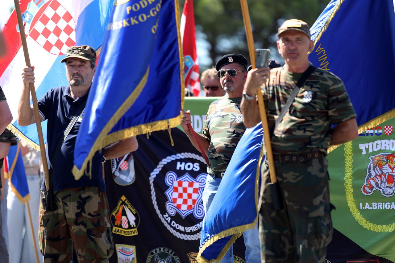 HOS: Zaustavite zlouporabu našeg amblema i ZDS na stadionima