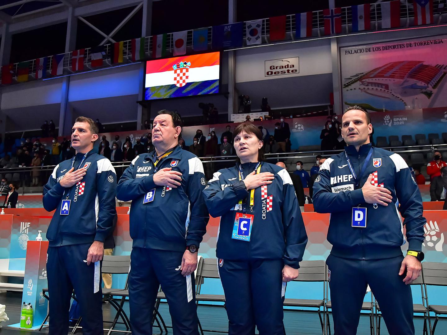 TUŽNA ISTINA Hrvatski izbornik "otvorio dušu": Siromašni smo, htio sam voditi 20 igračica, Savez nije dao!