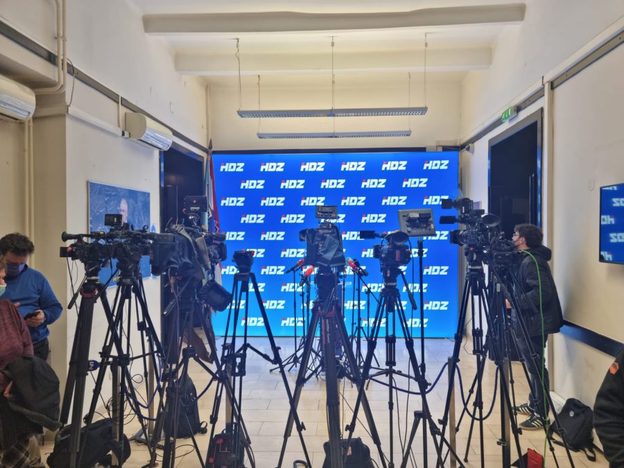 HDZ-u naštetila afera AP, Milanoviću izjave oko Ukrajine. Većina građana misli da zemlja ide u pogrešnom smjeru