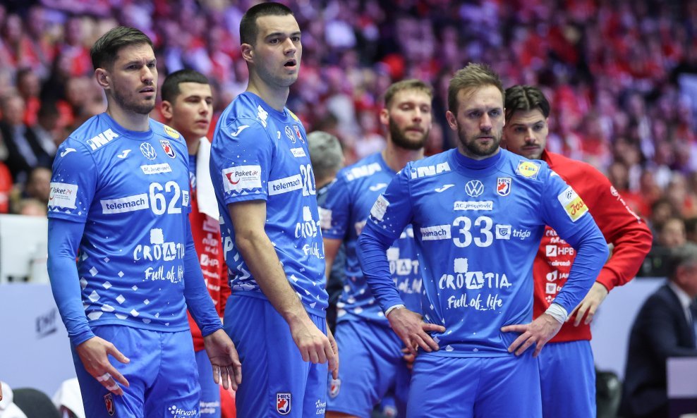 ZAR VLADA RH NE MOŽE SVOJOJ REPREZENTACIJI OSIGURATI DOČEK U GLAVNOM GRADU?