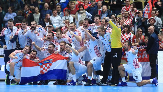 (VIDEO) IDEMO HRVATI -Svi na Trg bana Jelačića u 12, 30! Sprema se veliki doček naših rukometnih heroja!…