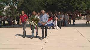 Predstavnici Koordinacije hrvatskih branitelja iz Domovinskog rata, koji rade u sustavu pravosuđa, zapalili su svijeće i položili vijenac ispred Spomenika domovini