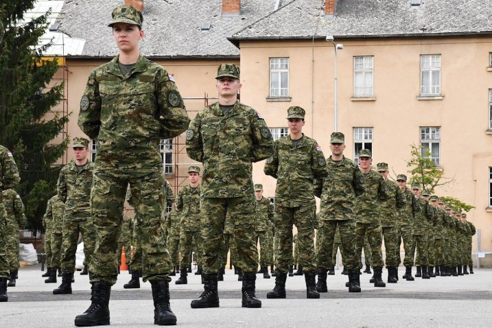 VOJNA OBAVEZA  Što ako je netko zaposlen, a mora ići na vojni rok? Na kojim lokacijama će biti osposobljavanje?