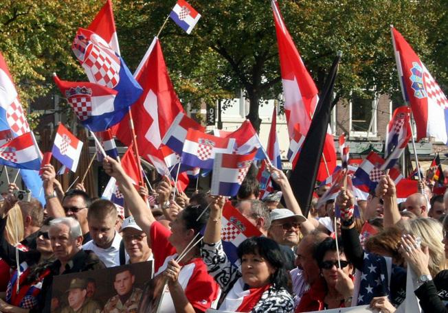 HRVATSKO ISELJENIŠTVO I HRVATSKA VANJSKA POLITIKA Potpora u ratu, u miru i u sadašnjoj krizi