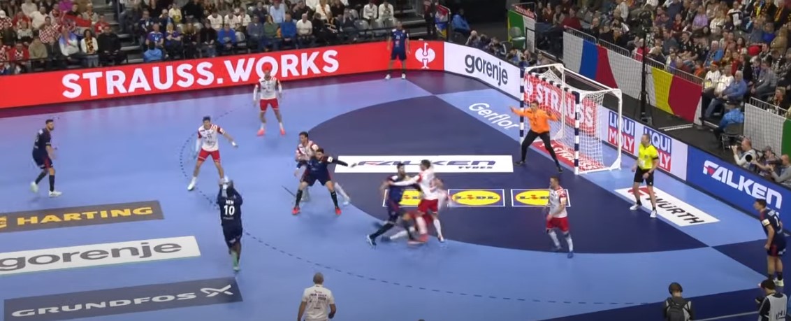 SRAMOTA / Ovrebo je mala beba: Je li ovo trenutak koji je prelomio utakmicu Francuske i Hrvatske? (VIDEO)