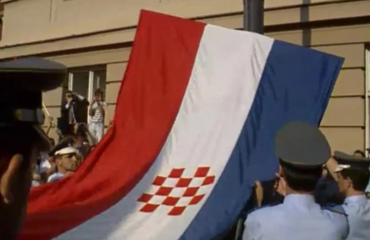 20. lipnja 1990. – podignut hrvatski barjak pred Hrvatskim saborom