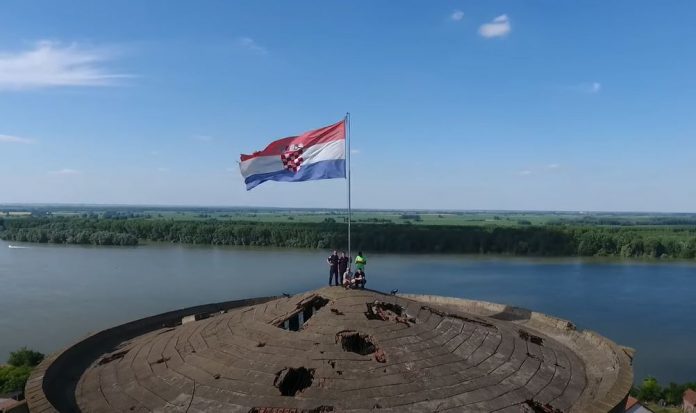 Ćirilica u Vukovaru je prošlost. Penava tvrdi da Srba u Vukovaru ima 27 posto
