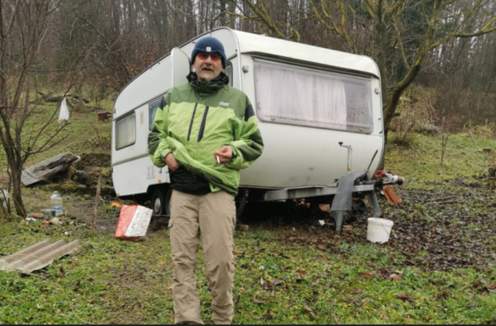 (VIDEO) BRANITELJ MARKO: ‘Grijem se tako da u peglu stavljam ugljen. Nemam struju ni vodu’
