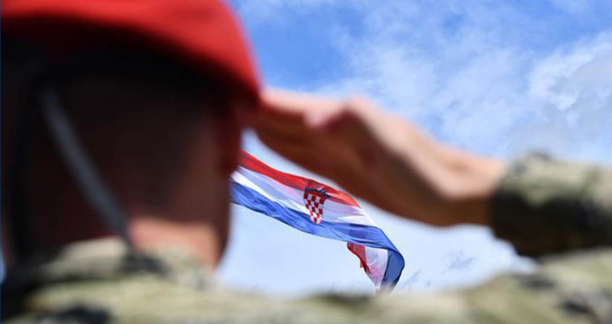 Ivan Svalina – Najmlađi poginuli branitelj općine Muć dobiva trg i bistu zahvaljujući suborcu Miri Mori