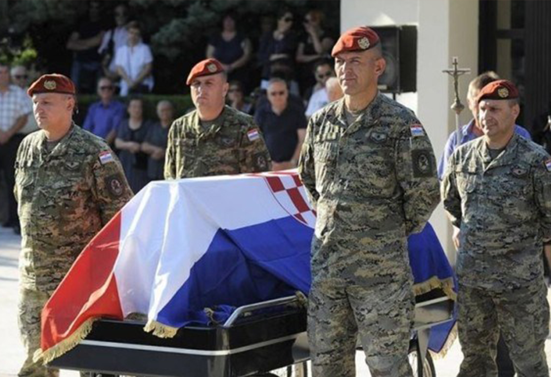 MJESEČENO UMRE VIŠE OD 5.000 HRVATA! Šterc upozorava i upire prstom u politiku: ‘Žele nam to objasniti procesom koji zahvaća cijelu Europu, a to nije točno’