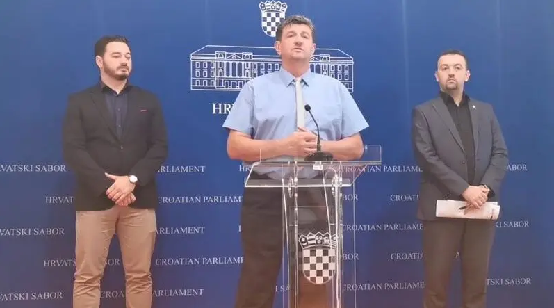 ZASTUPNIK SAČIĆ UPOZORAVA: Nismo izabrani da aktualac pratimo po hodnicima, iz kafića i soba