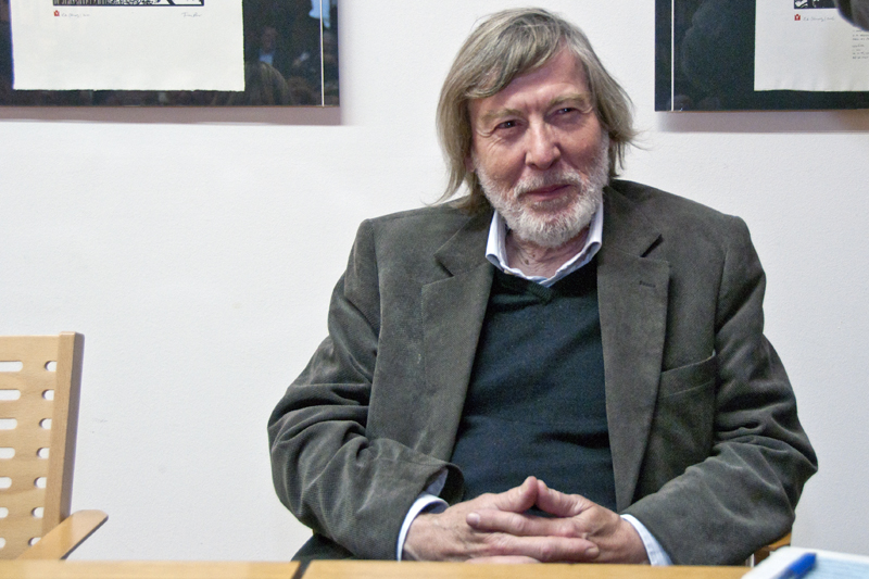 Hitrec: Nemremo! (Možemo) nikako da izvuče glavu iz smeća pa ne može pokrenuti svoje prave ideološke teme